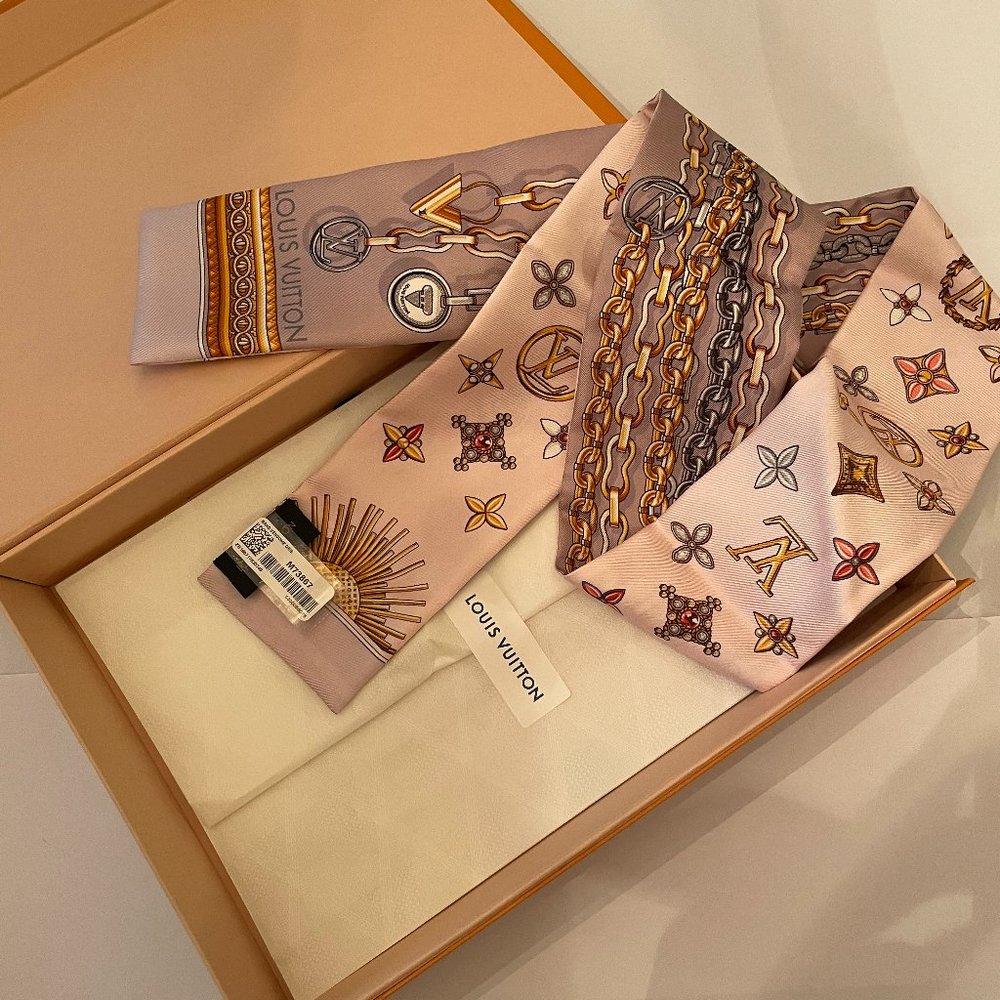 LOUIS VUITTON Silk Monogram Vendome Bandeau Gris